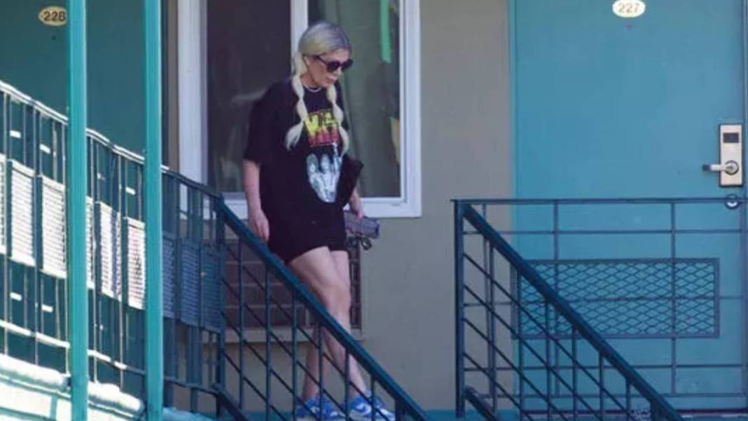 Böyle anne olmaz olsun! Ünlü oyuncu sokaklarda sürünüyor annesi milyonların içinde yüzüyor: Ünlü oyuncuyu görenler tanıyamadı 6